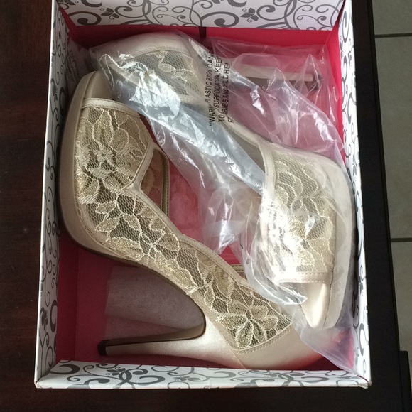 NEED TO GO 🌟 Lulu Townsend #10 - Picture 5 of 8